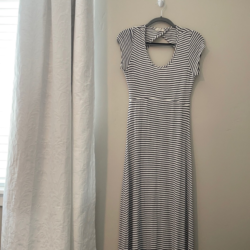 Super cute striped maxi dress!